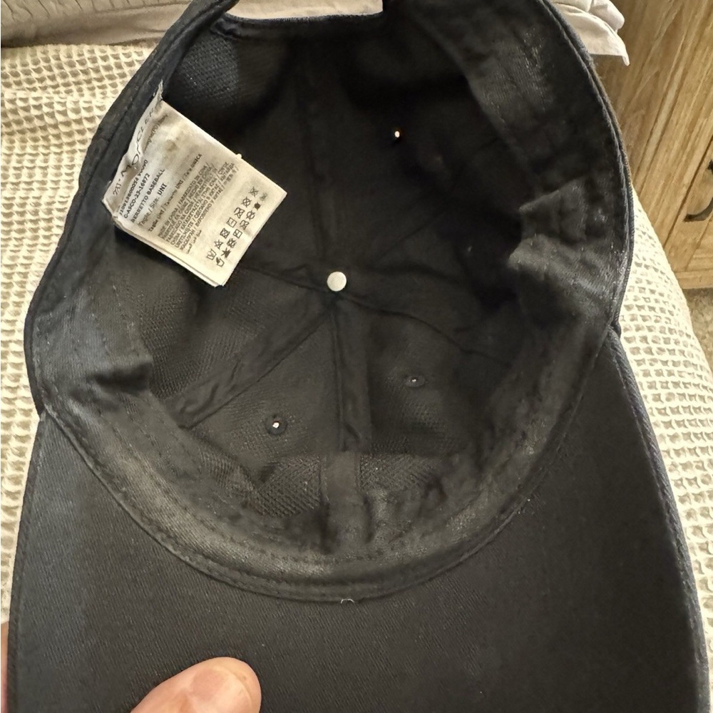 MONCLER AUTHENTIC Stylish Black Cap - Picture 4 of 4